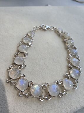 19.5cm: Sterling Silver Moonstone Link Bracelet - White/Blue Sheen